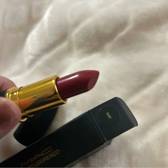 TRUE RED MAC X PEDRO LOURENCO Amplified Creme LE Lipstick MAC - Picture 10 of 11